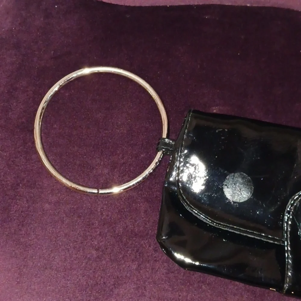 Black clutch